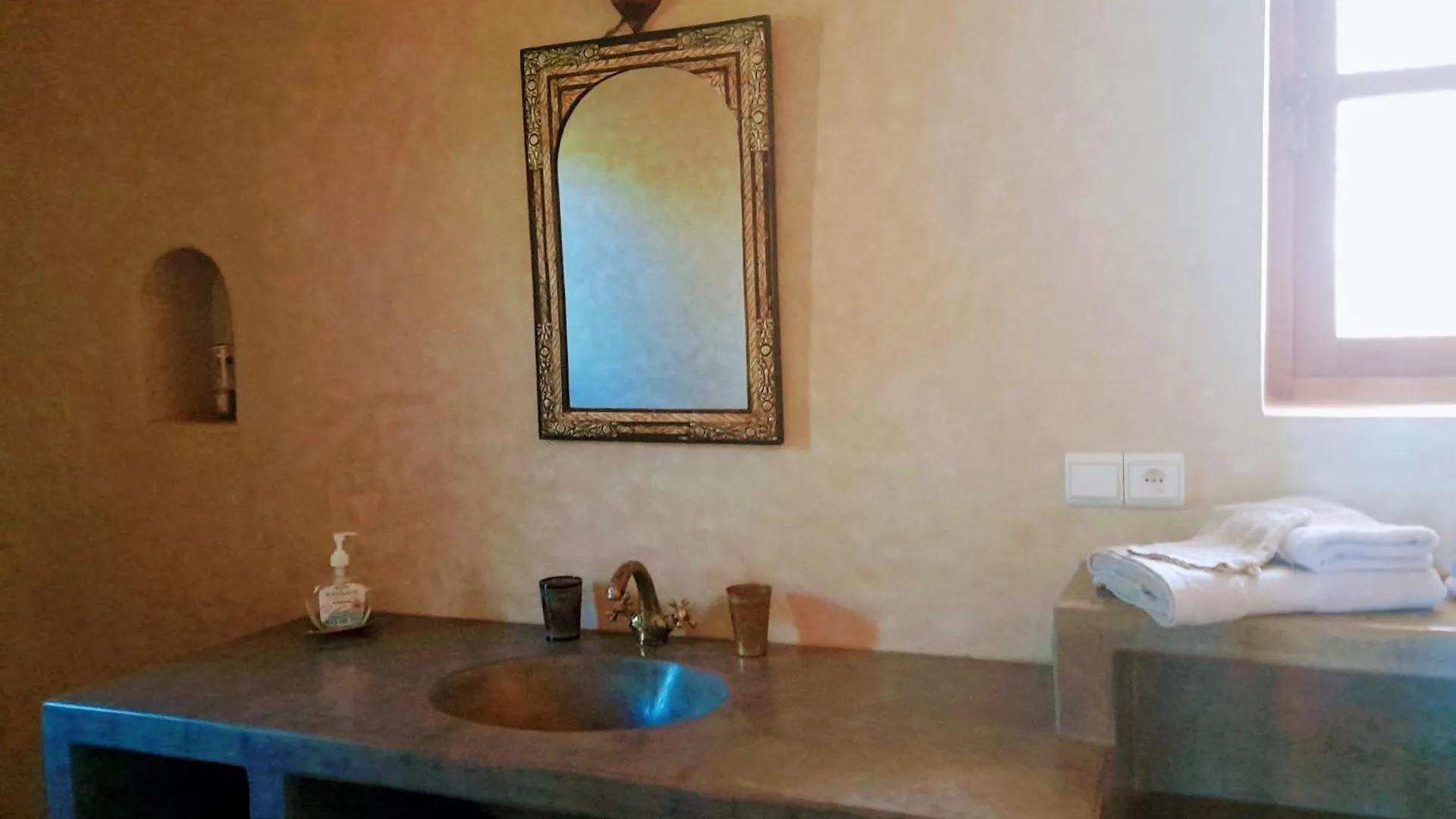 Riad Mamy Wababi 에사우이라 B&B