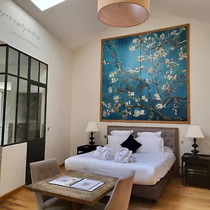 https://chambre-dhotes-les-varietes.fr-provencehotel.com